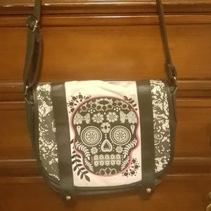 Loungefly crossbody skull bag